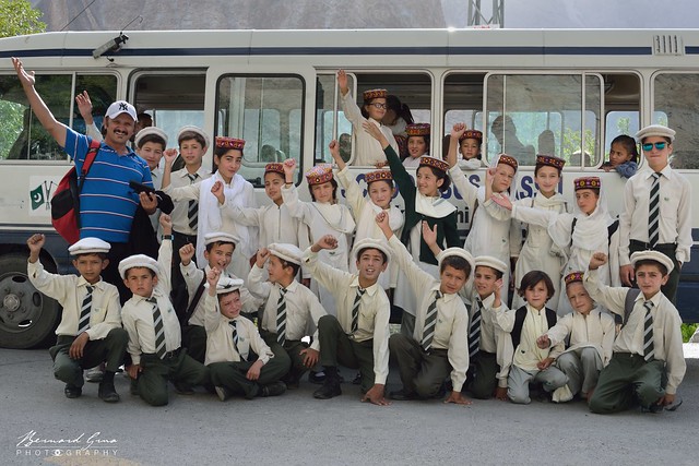 Hunza - Élèves et professeurs de l'école secondaire Diamond Jubilee à Passu