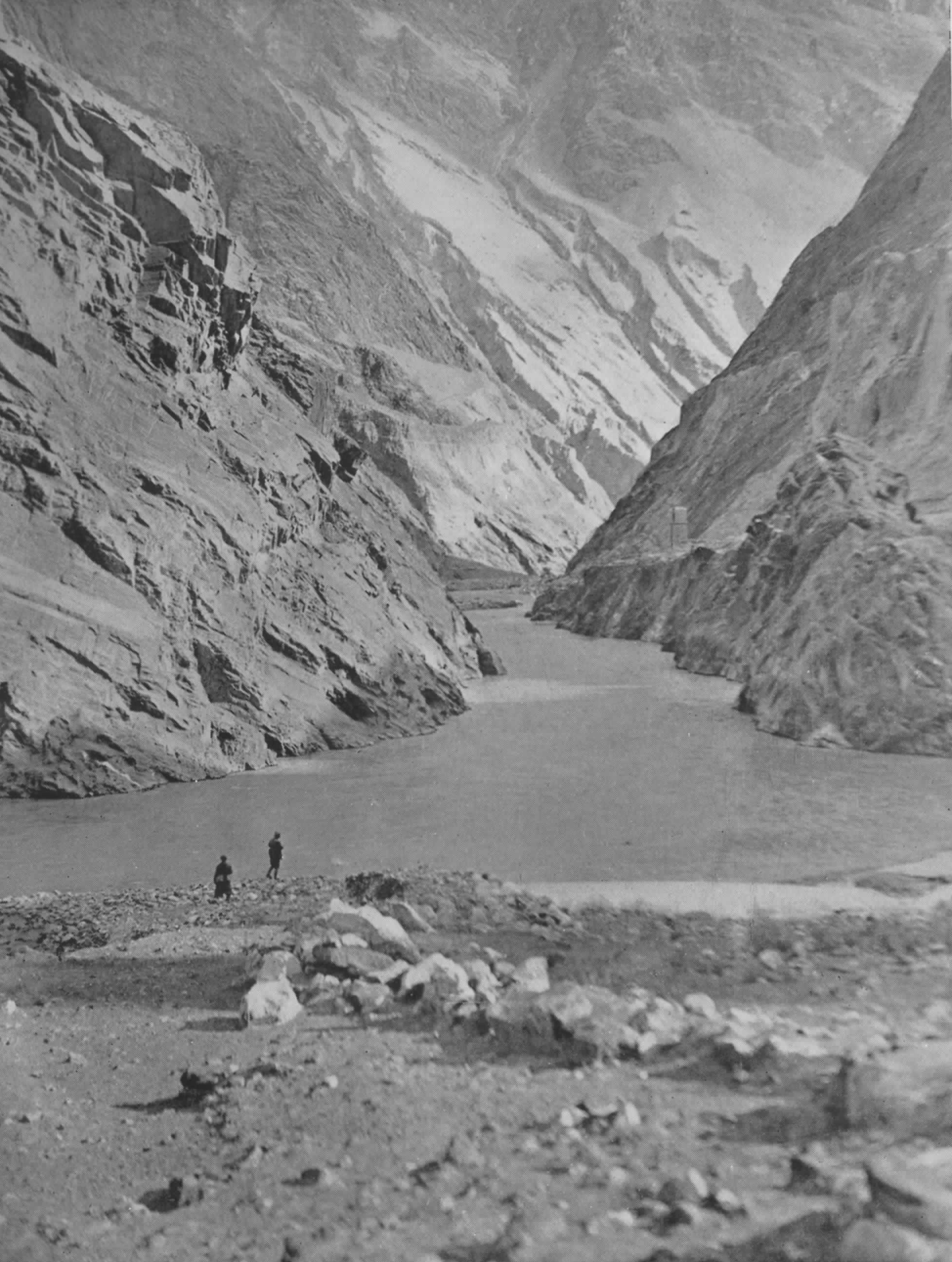 Hunza - Vue de la gorge du fleuve Hunza à mi-chemin d'Aliábád