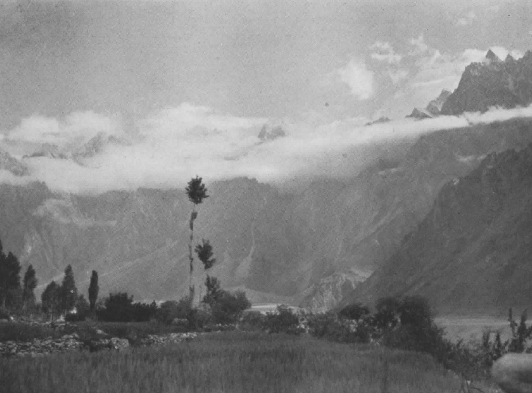 Hunza - L'oasis de Pasu à l'ombre du Karun Pir